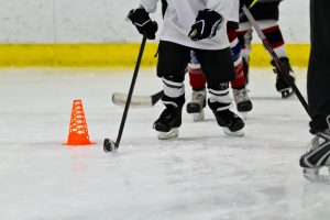 youth-ice-hockey-team-at-practice